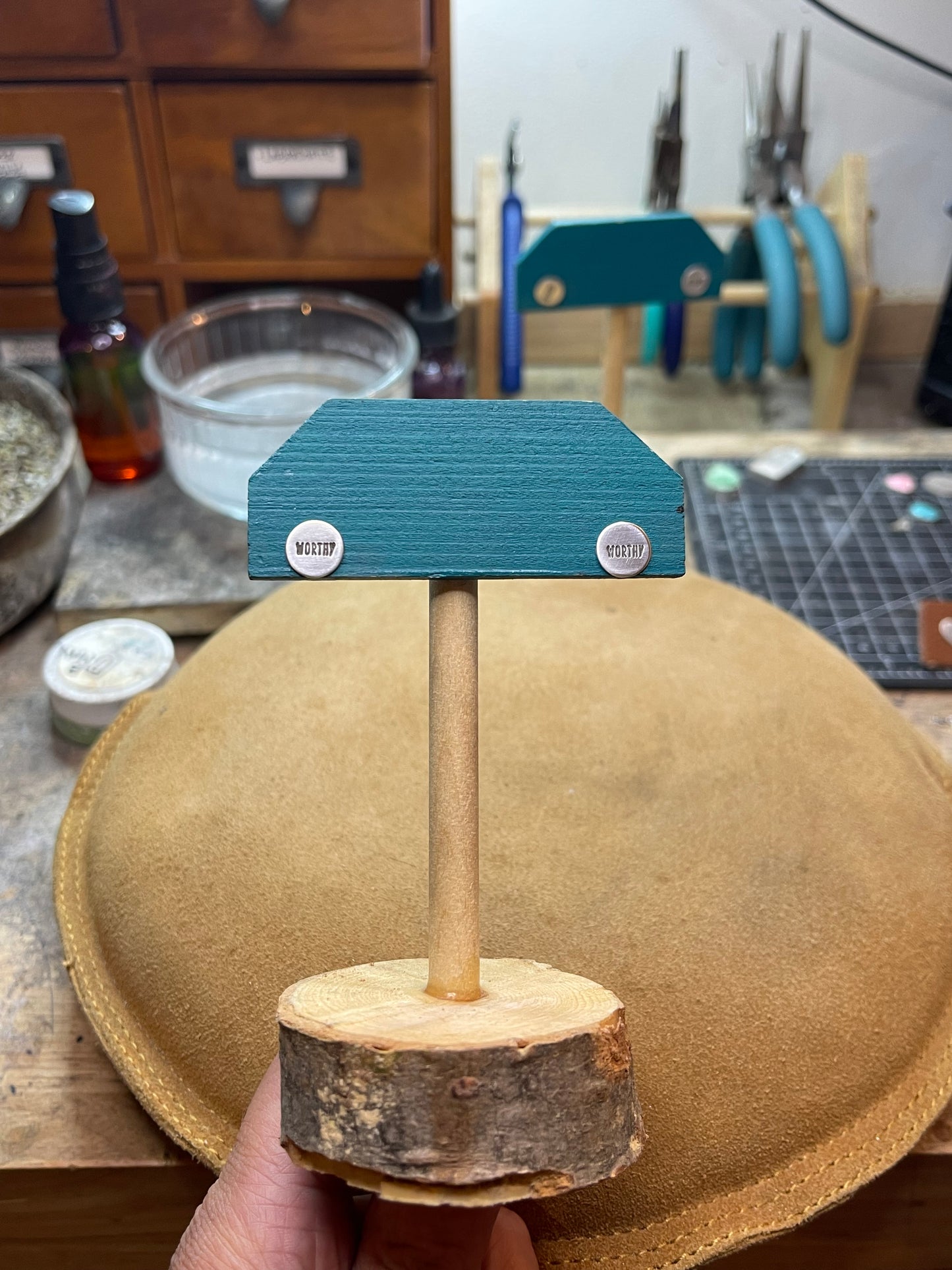 I am Worthy (round)